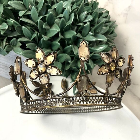 Incredible vintage metal crown, display crown main image 5